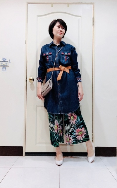 長版年牛仔襯衫+花褲