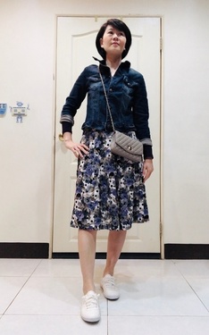 牛仔外套+紫花裙