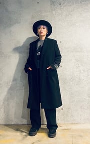 極簡黑色look