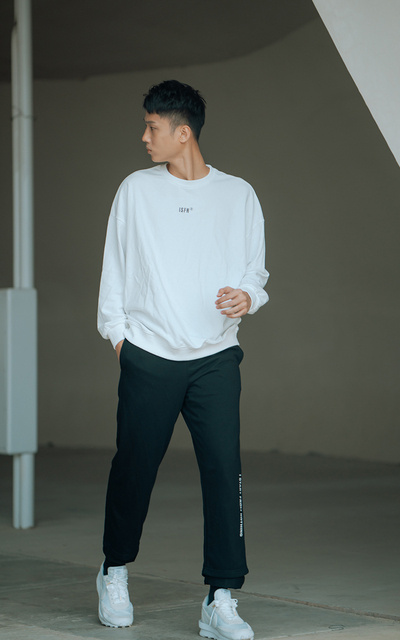 黑白休閒歐巴