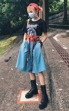 紅x藍綠色