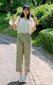  黃配綠，舒服的穿搭
