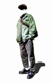 「深淺不一的同色系協調感」