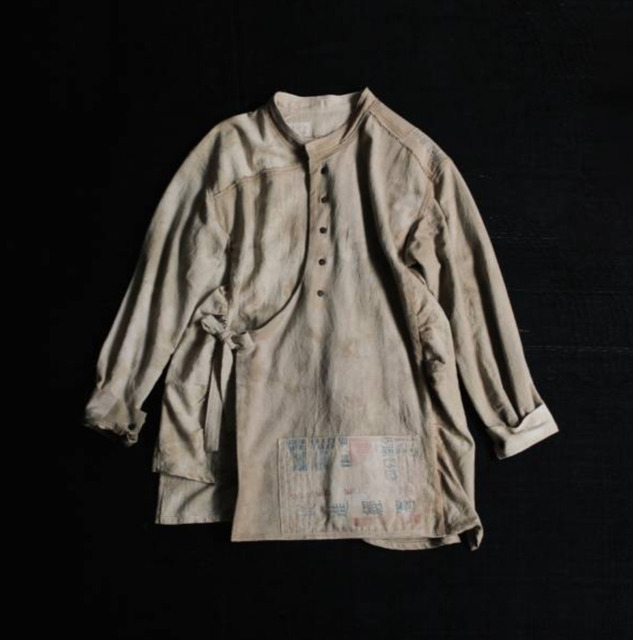 HERMIT  XIU 的 早期糧袋襤褸植物染斜襟綁帶外套