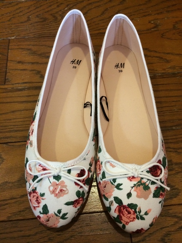 H&M 的 花花平底鞋