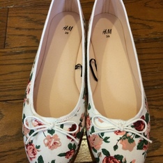 H&M 的 花花平底鞋