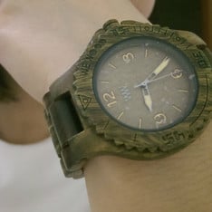 WEWOOD 的 木製腕表