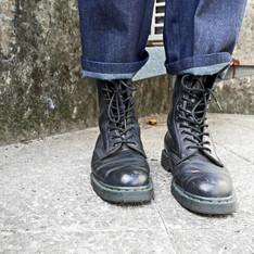 DR. MARTENS 的 軍靴