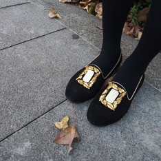 DRESS CODE 的 [黑麂皮]LAURUS刺繡金屬鞋