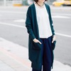 於日本購入的粗針織外套，過膝的長度很適合拿來多層次搭配