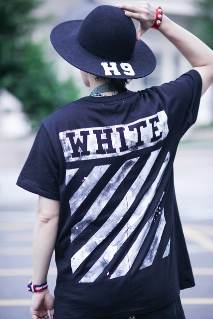 Off White短tee的穿搭資訊 Dappei