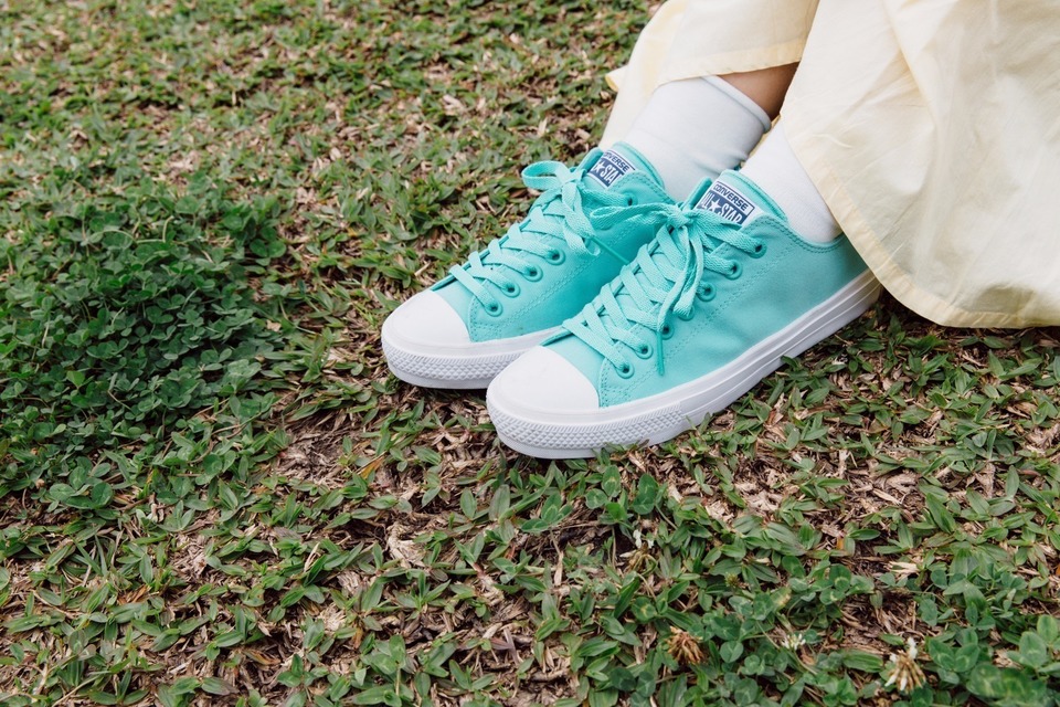 chuck taylor all star ii neon