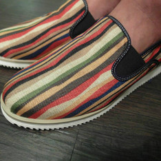 OASIS服飾 的 民族直條紋彩色便鞋