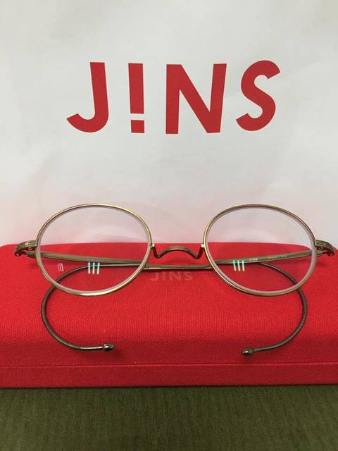 JINS 的 圓形復古眼鏡