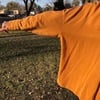 超級舒服的材質,橘色偏卡其的襯衫秋冬時百搭！