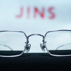 JINS 的 復古細框眼鏡