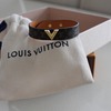 LOUIS VUITTON 的 皮革手環