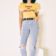 FOREVER 21 的 LOVE IS GREATER 短袖上衣
